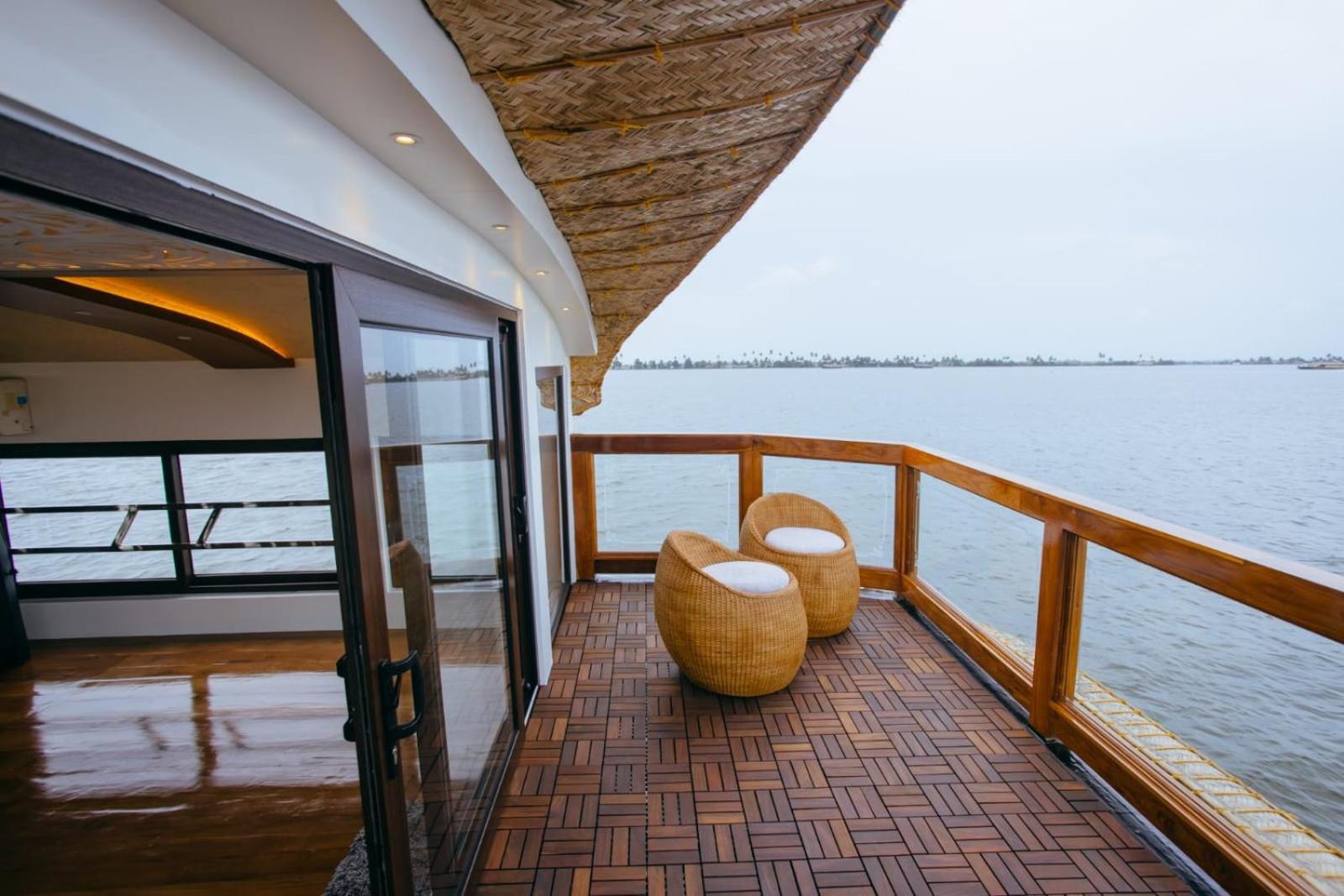 Cosy Premium Houseboats Hotel Alappuzha Exterior photo