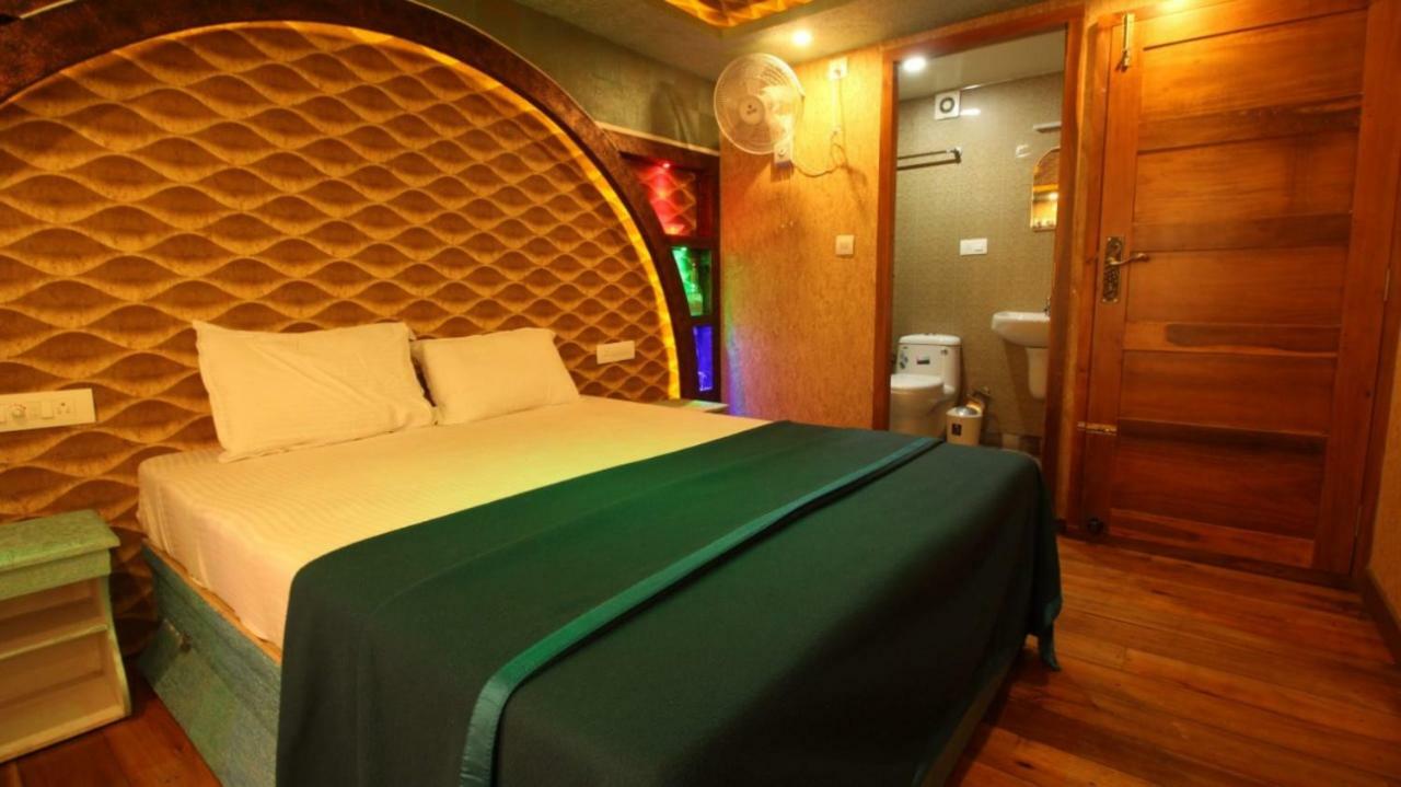 Cosy Premium Houseboats Hotel Alappuzha Exterior photo
