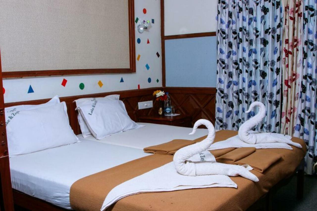 Cosy Premium Houseboats Hotel Alappuzha Exterior photo